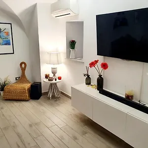 Vhome Exclusive Living Appartamento Aeroporto di Catania Fontana Rossa